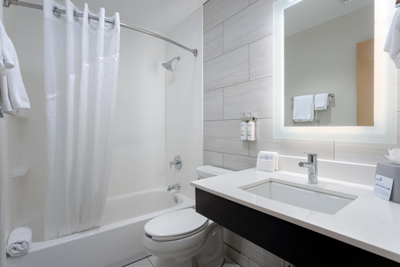 King Suite - Non-Smoking at Holiday Inn Express Pensacola Beach by IHG