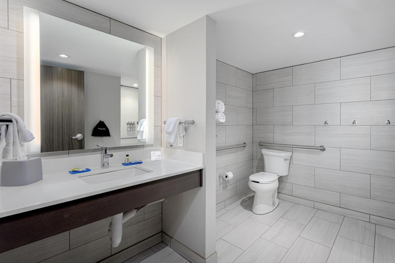 Deluxe King Room with Accessible Roll-In Shower - Non-Smoking at Holiday Inn Express Pensacola Beach by IHG