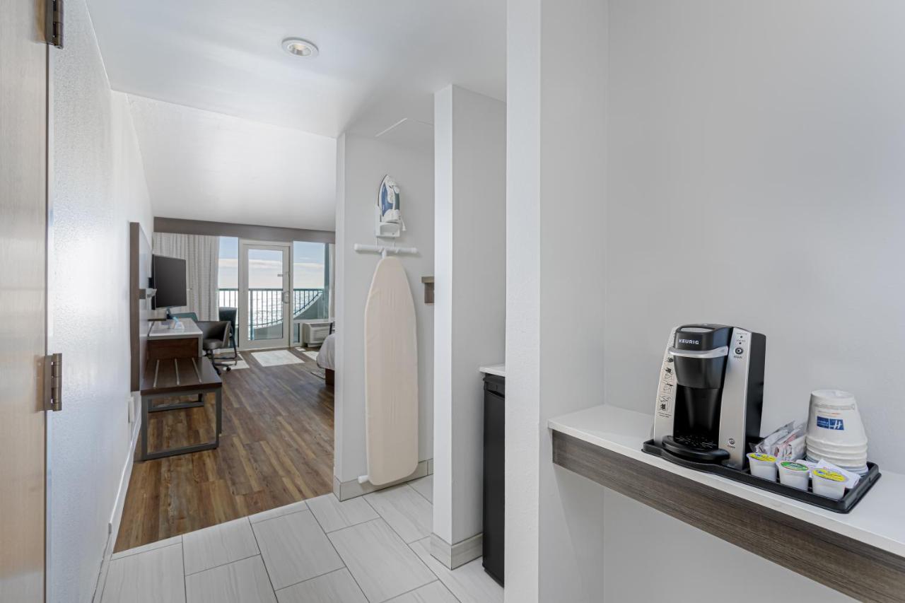 King Room with Mobility Accessible Tub - Non-Smoking at Holiday Inn Express Pensacola Beach by IHG