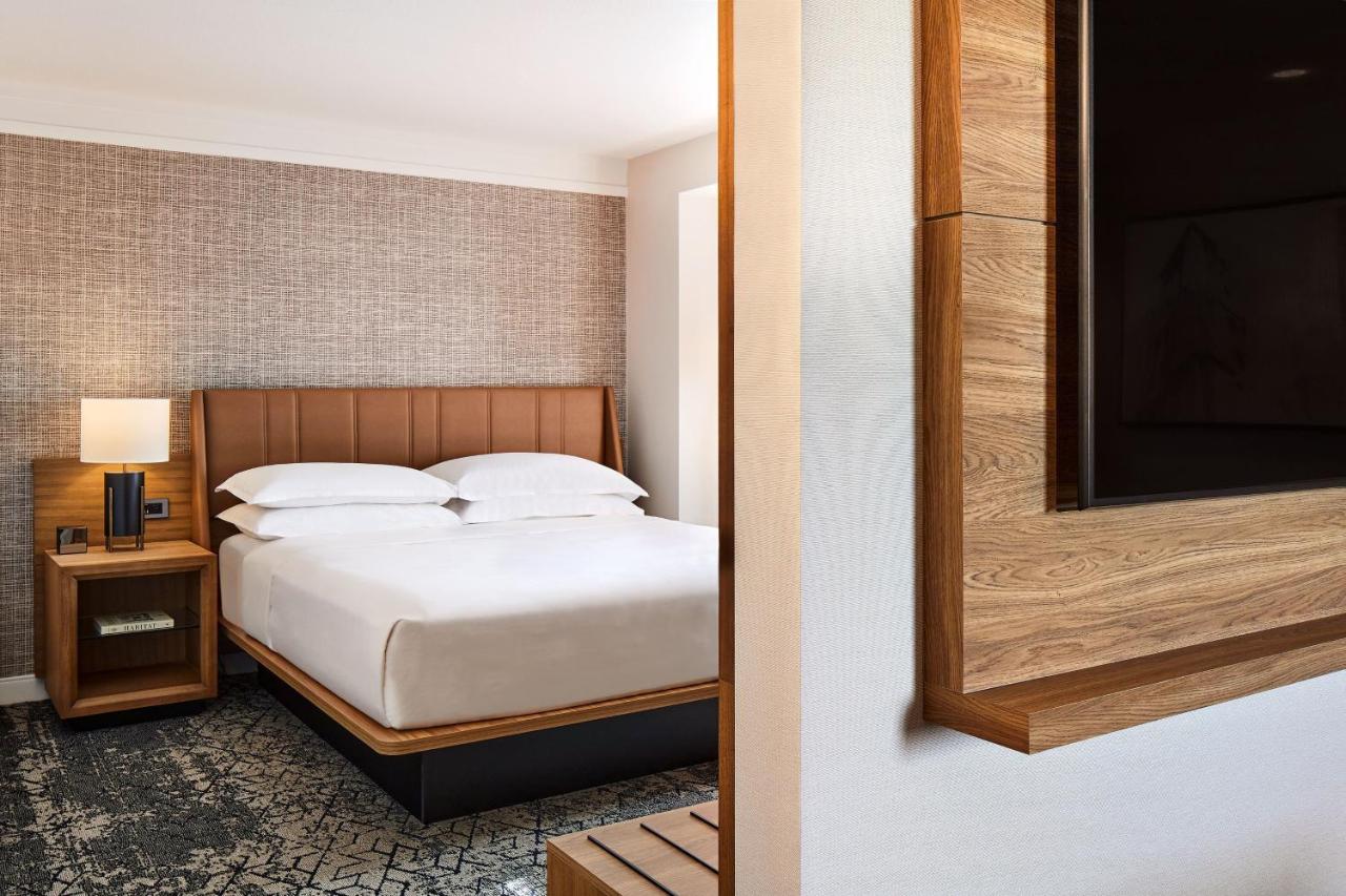 Governor Suite, Club level, 1 Bedroom Presidential Suite at Sheraton Phoenix Downtown