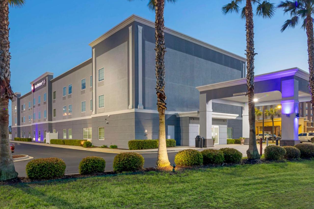 | Best Western Plus Brunswick Inn & Suites