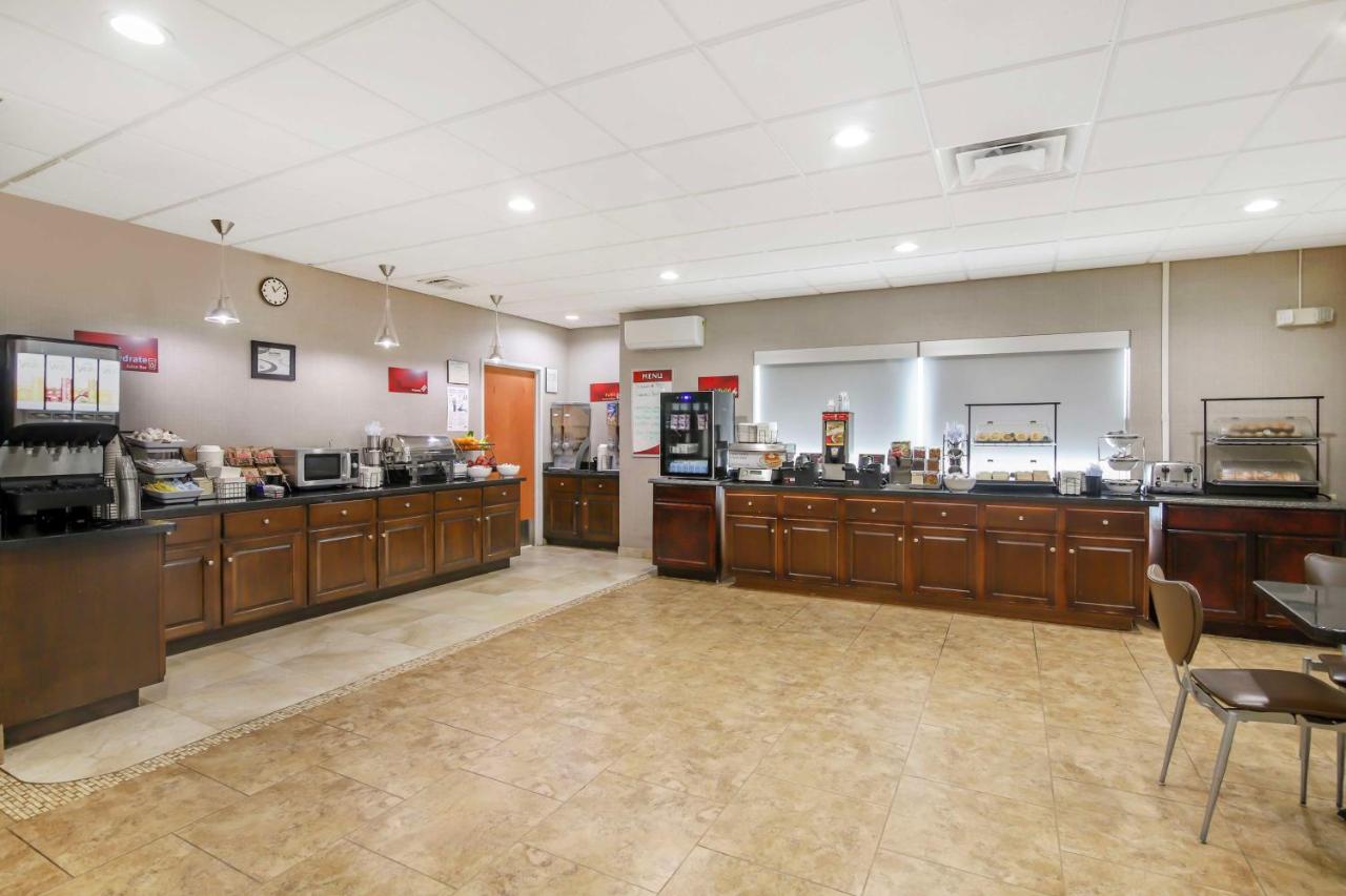 | Best Western Plus Brunswick Inn & Suites