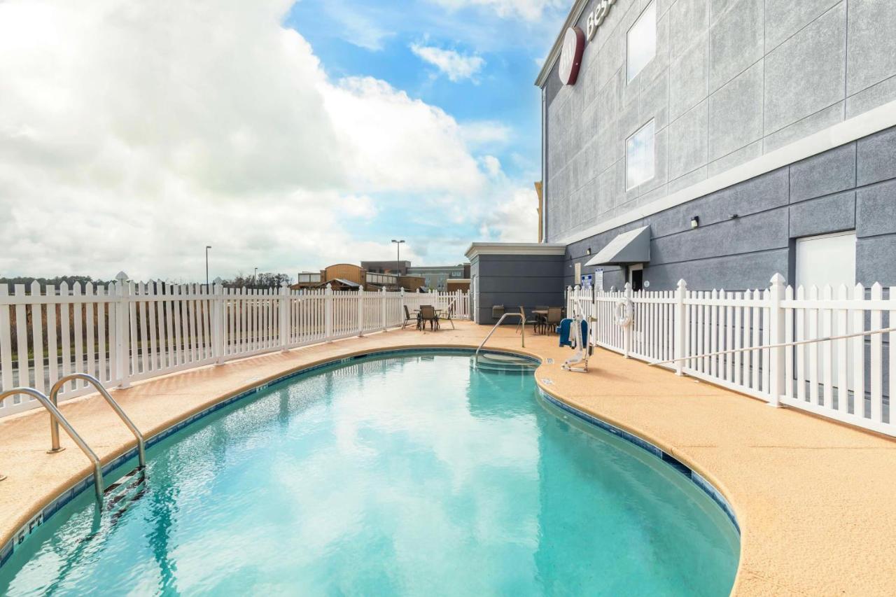 | Best Western Plus Brunswick Inn & Suites