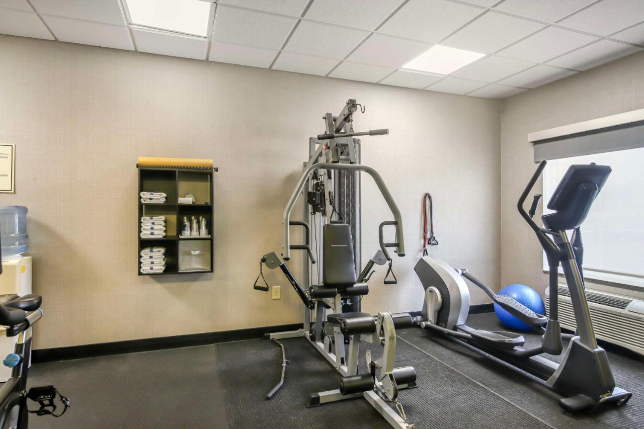 | Best Western Plus Brunswick Inn & Suites