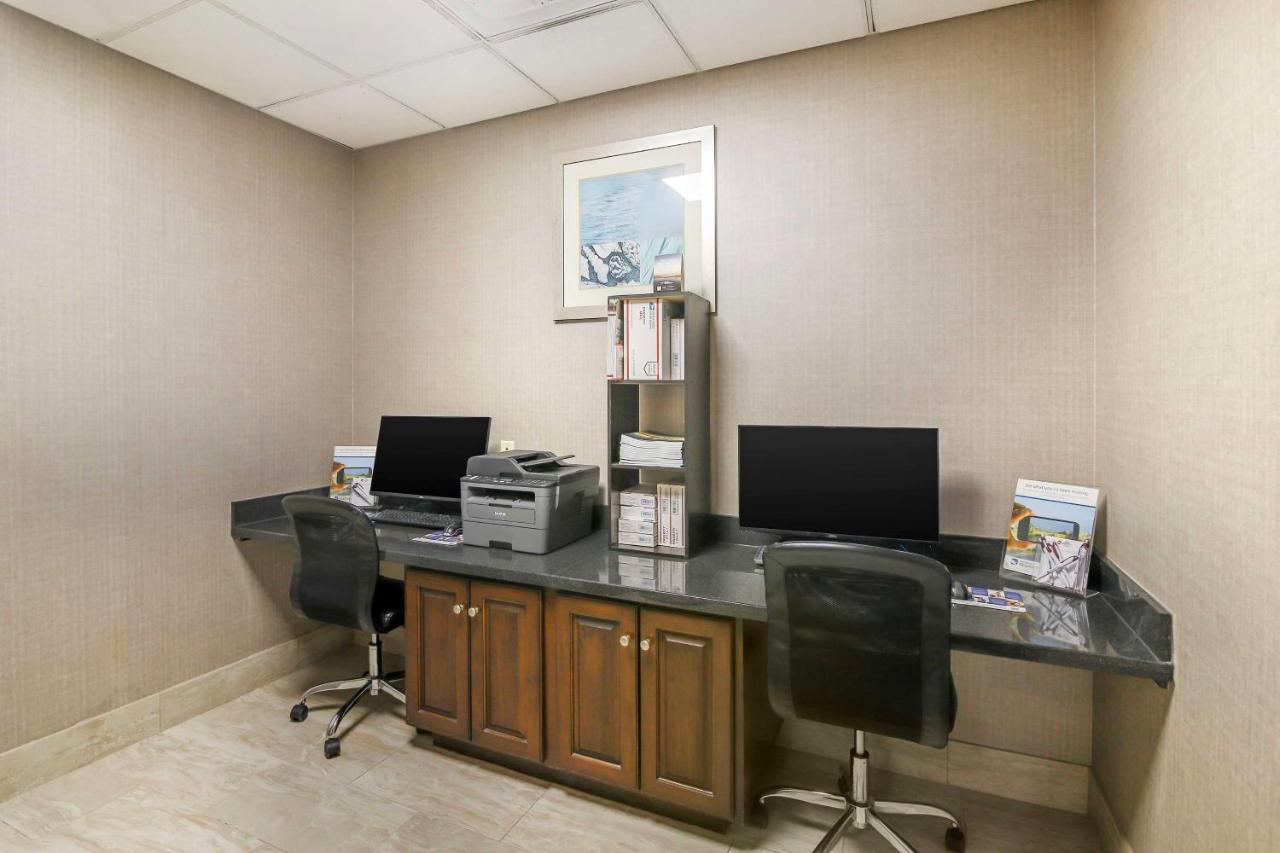 | Best Western Plus Brunswick Inn & Suites