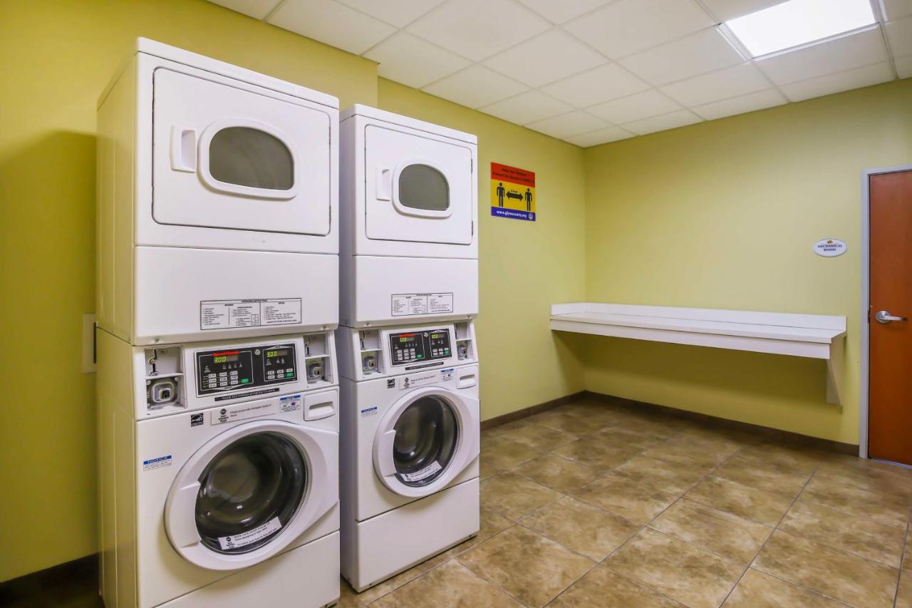 | Best Western Plus Brunswick Inn & Suites