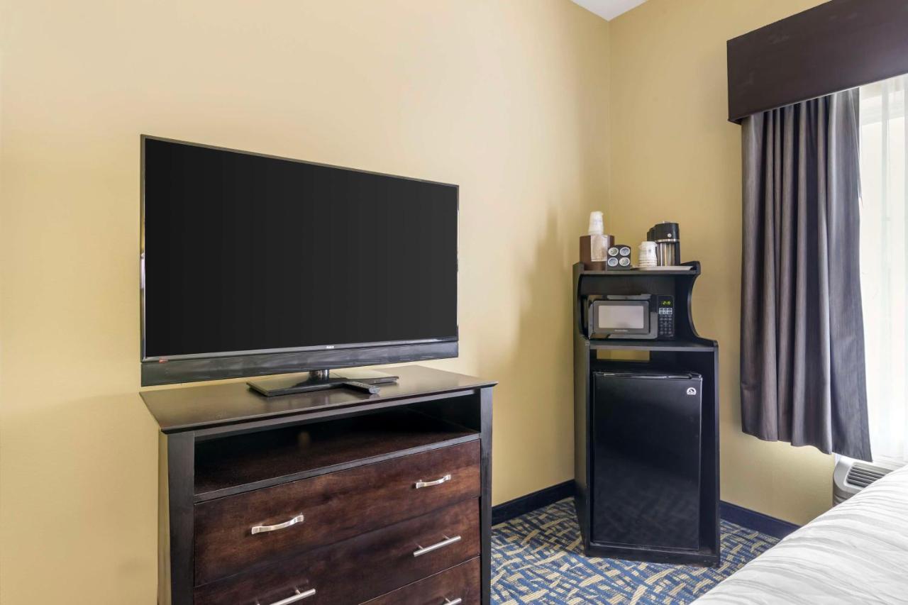 | Best Western Plus Brunswick Inn & Suites