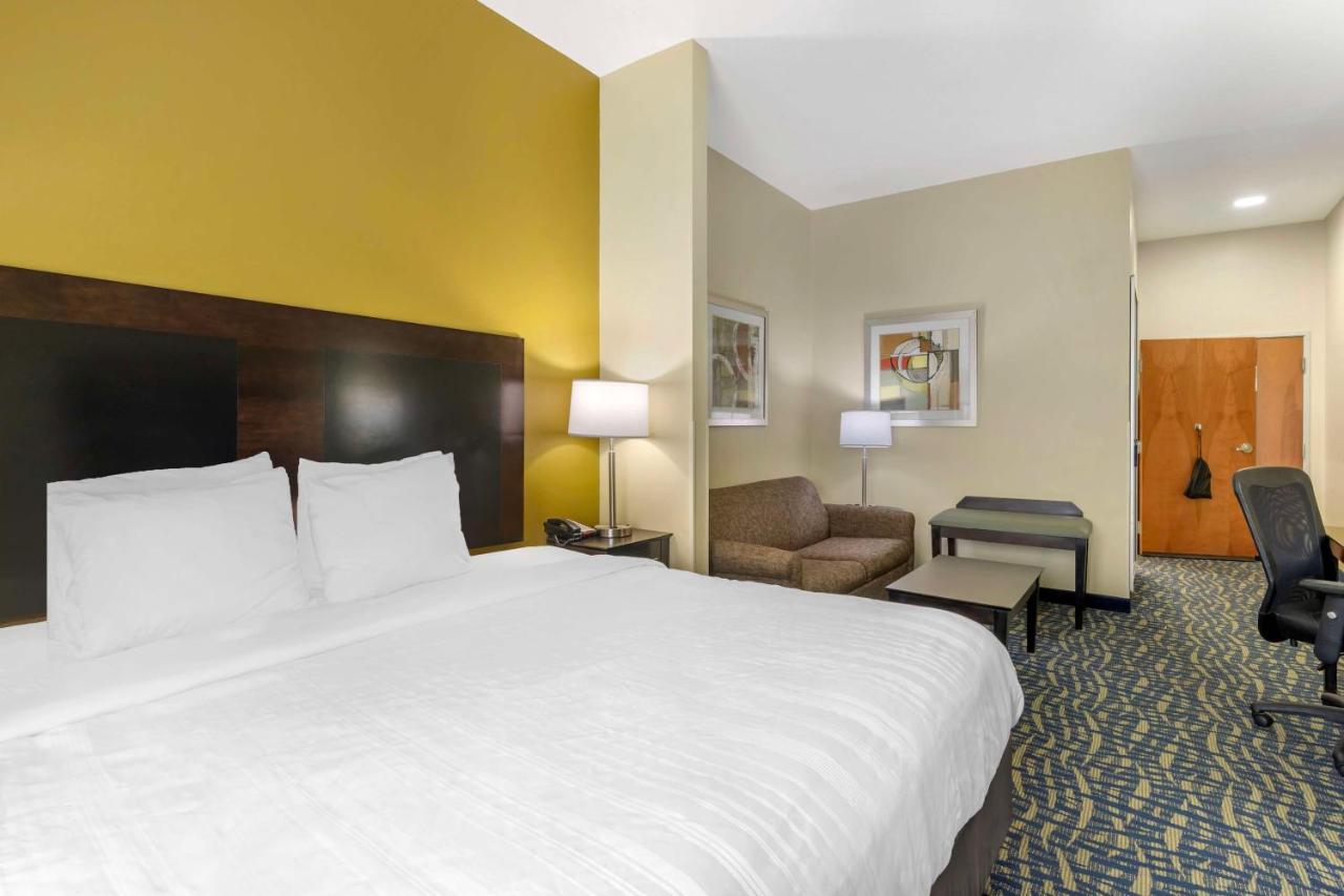 | Best Western Plus Brunswick Inn & Suites