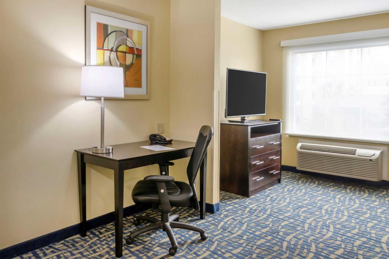 | Best Western Plus Brunswick Inn & Suites