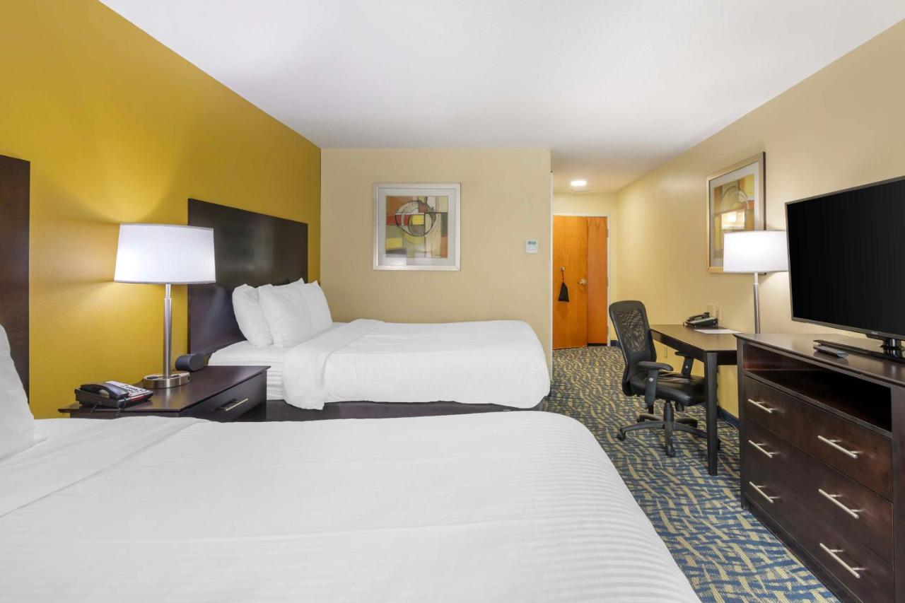 | Best Western Plus Brunswick Inn & Suites
