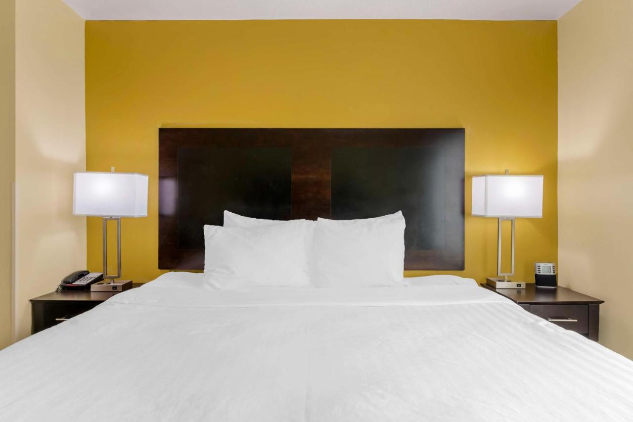 | Best Western Plus Brunswick Inn & Suites