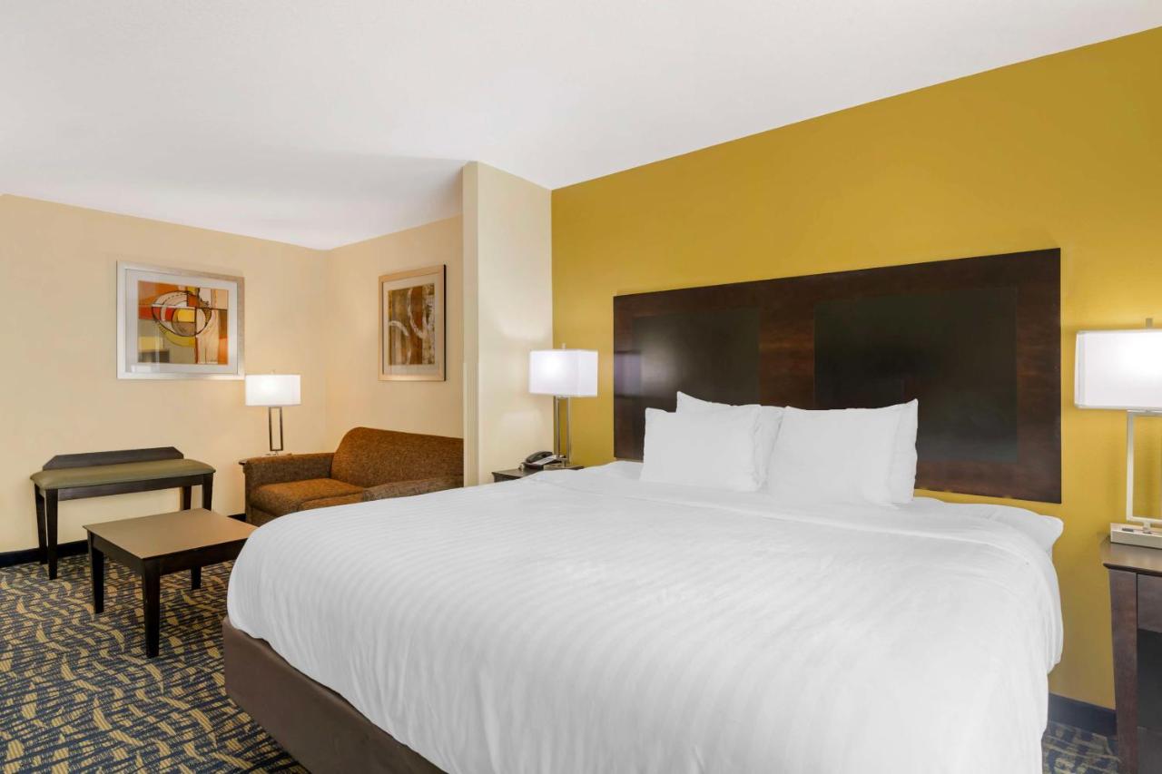 | Best Western Plus Brunswick Inn & Suites