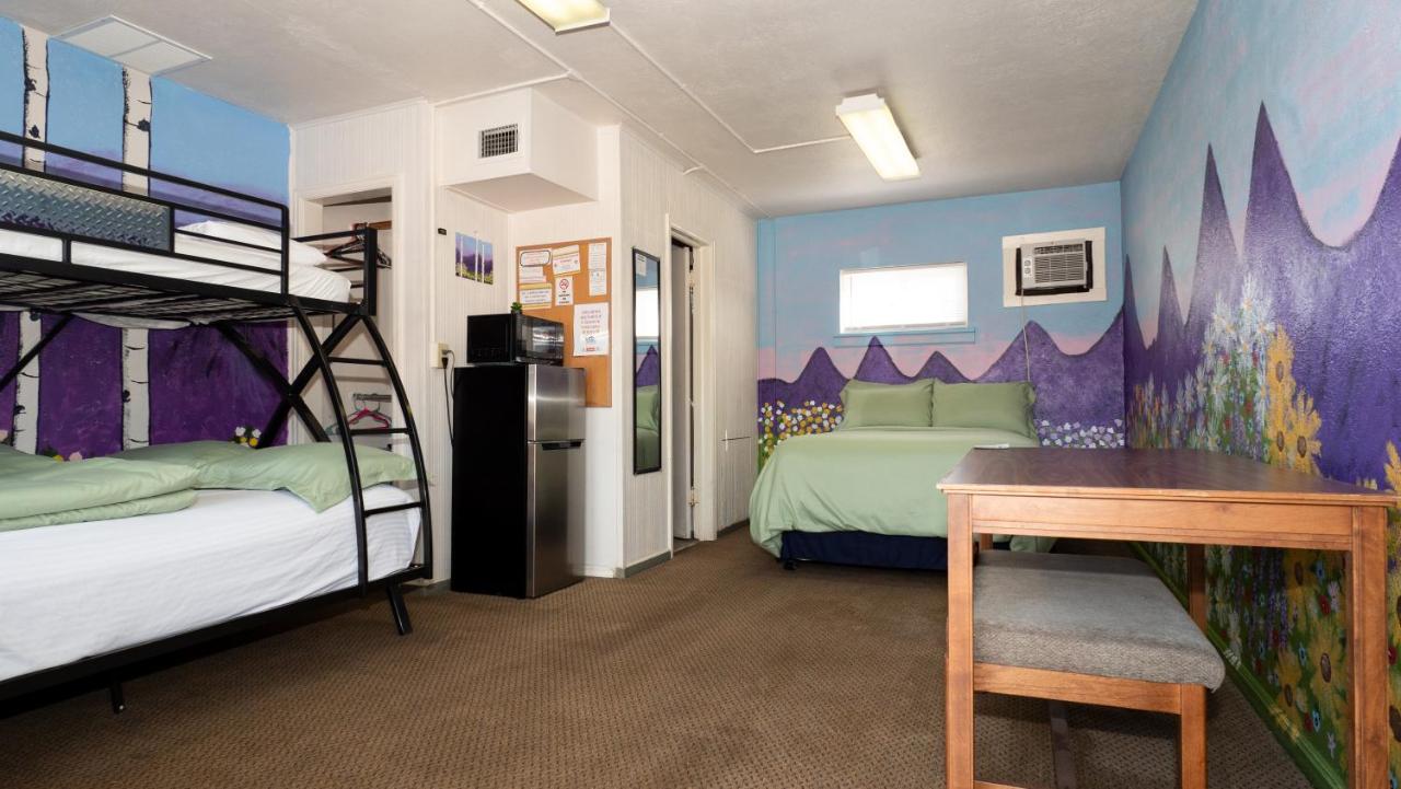 | ColoRADo Adventure Hostel