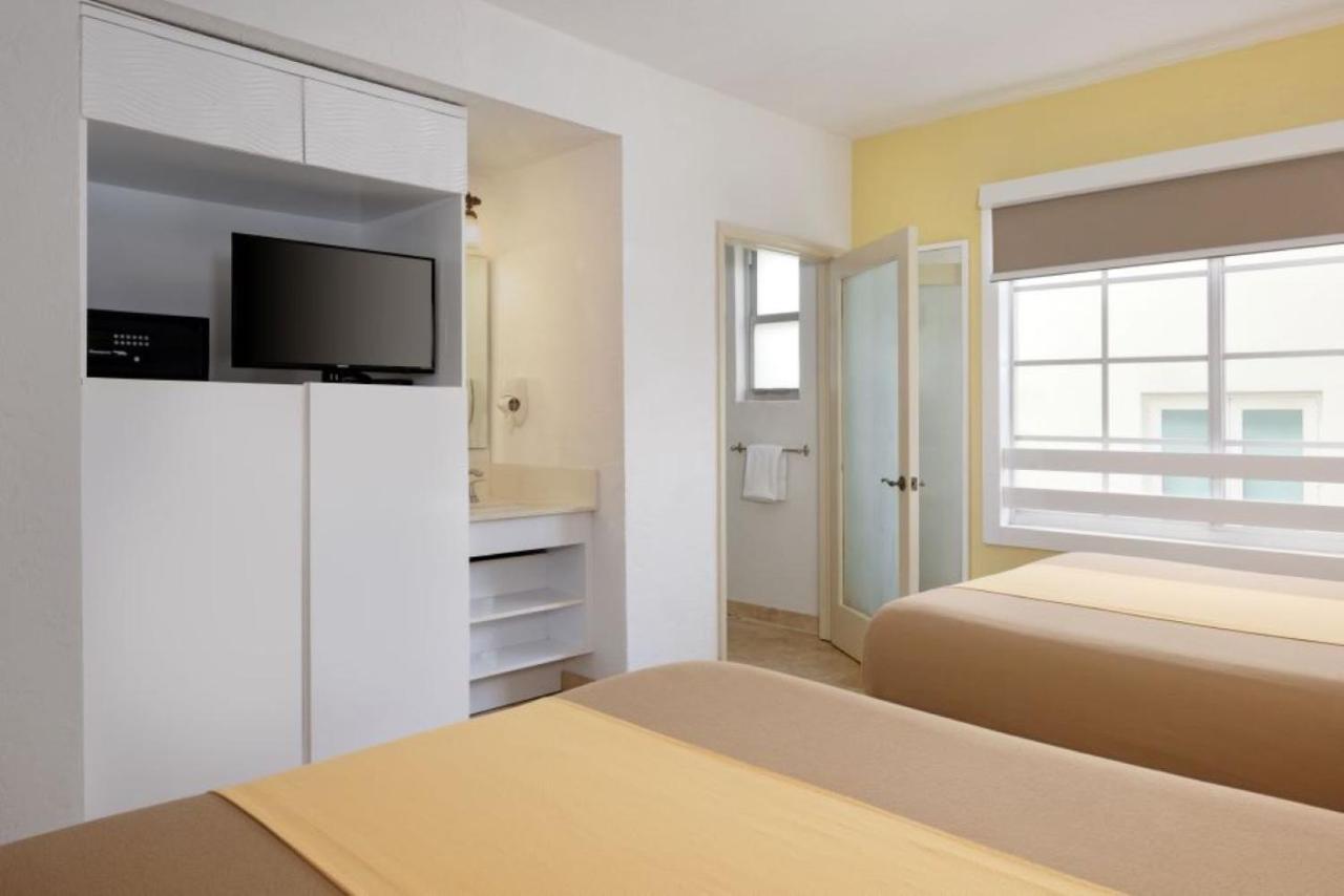 Standard Double Room with Two Double Beds at Ocean Five Hotel