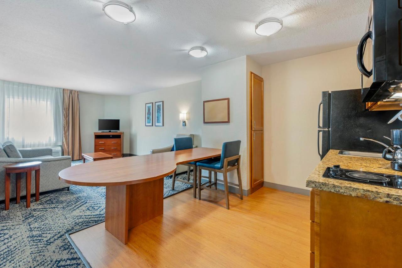 King Studio at Candlewood Suites Indianapolis East, an IHG Hotel