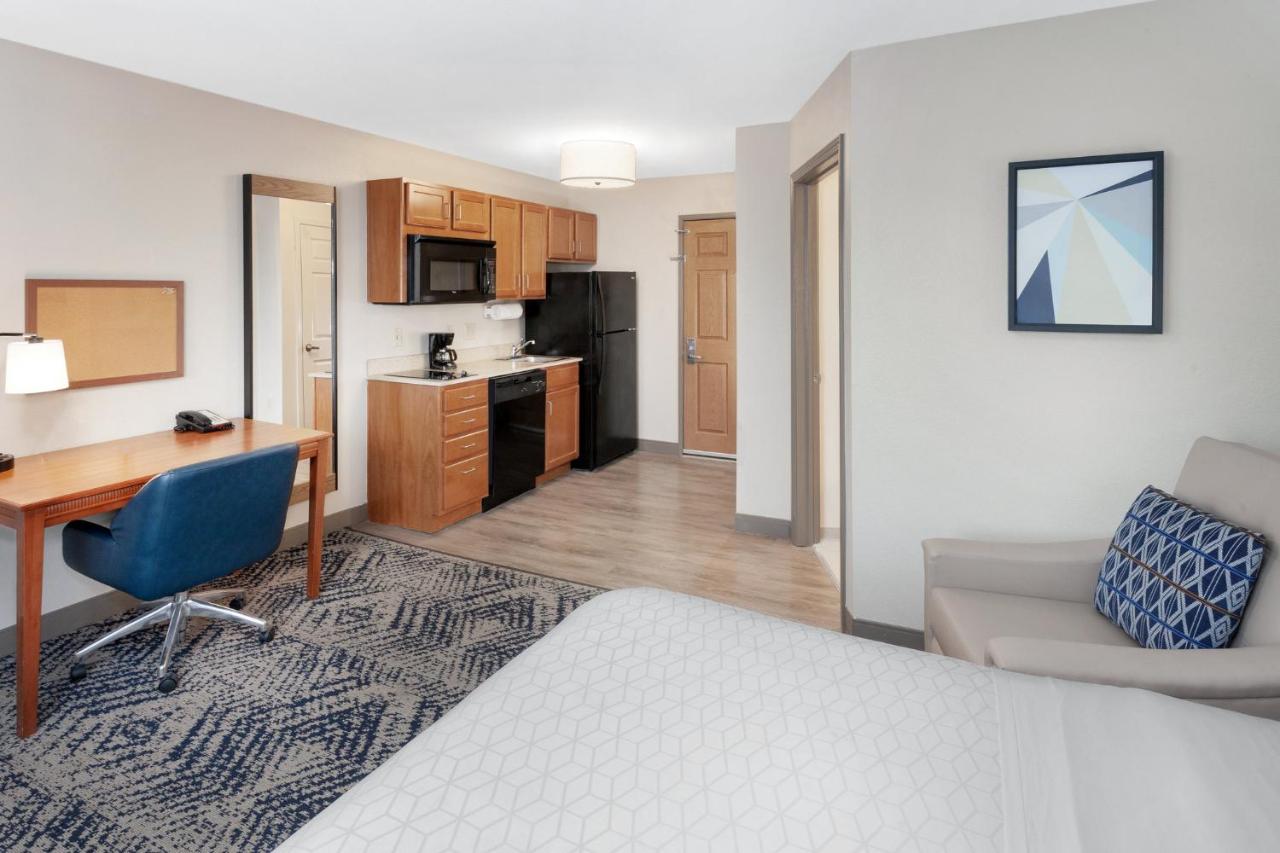 | Candlewood Suites Louisville North