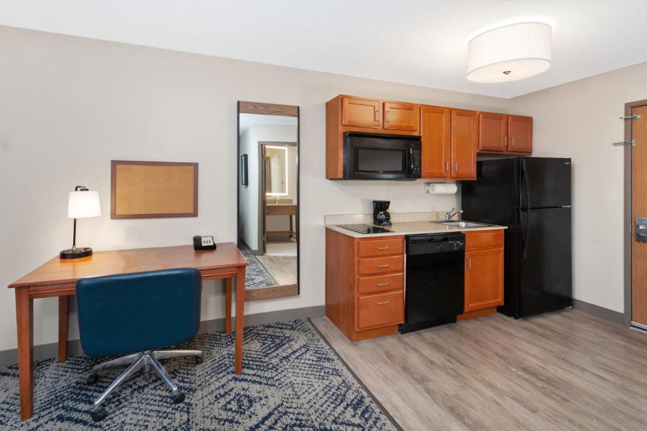 | Candlewood Suites Louisville North