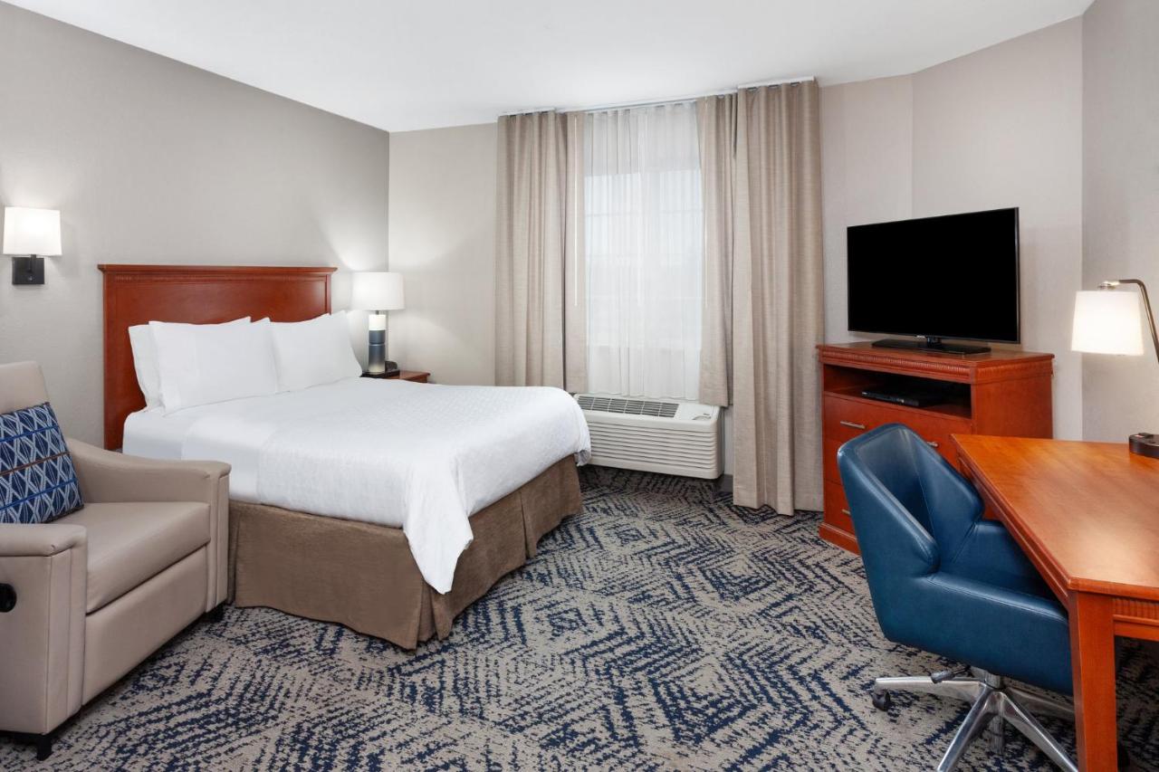 Queen Studio at Candlewood Suites Louisville North by IHG