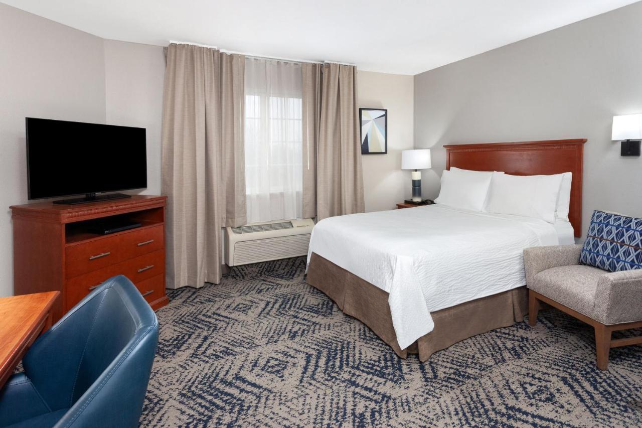 Queen Studio at Candlewood Suites Louisville North by IHG
