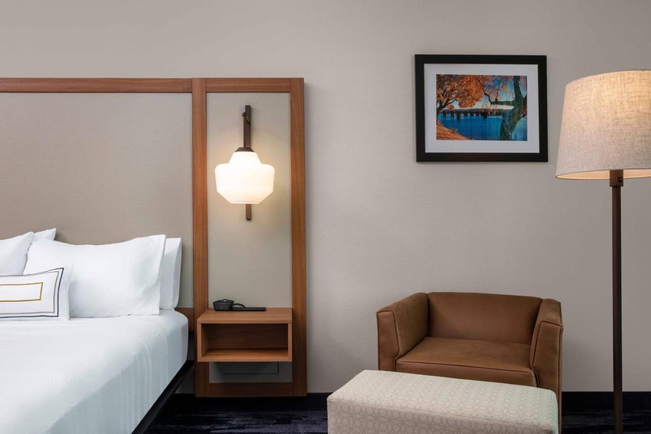 | Fairfield by Marriott Inn & Suites Lewisburg
