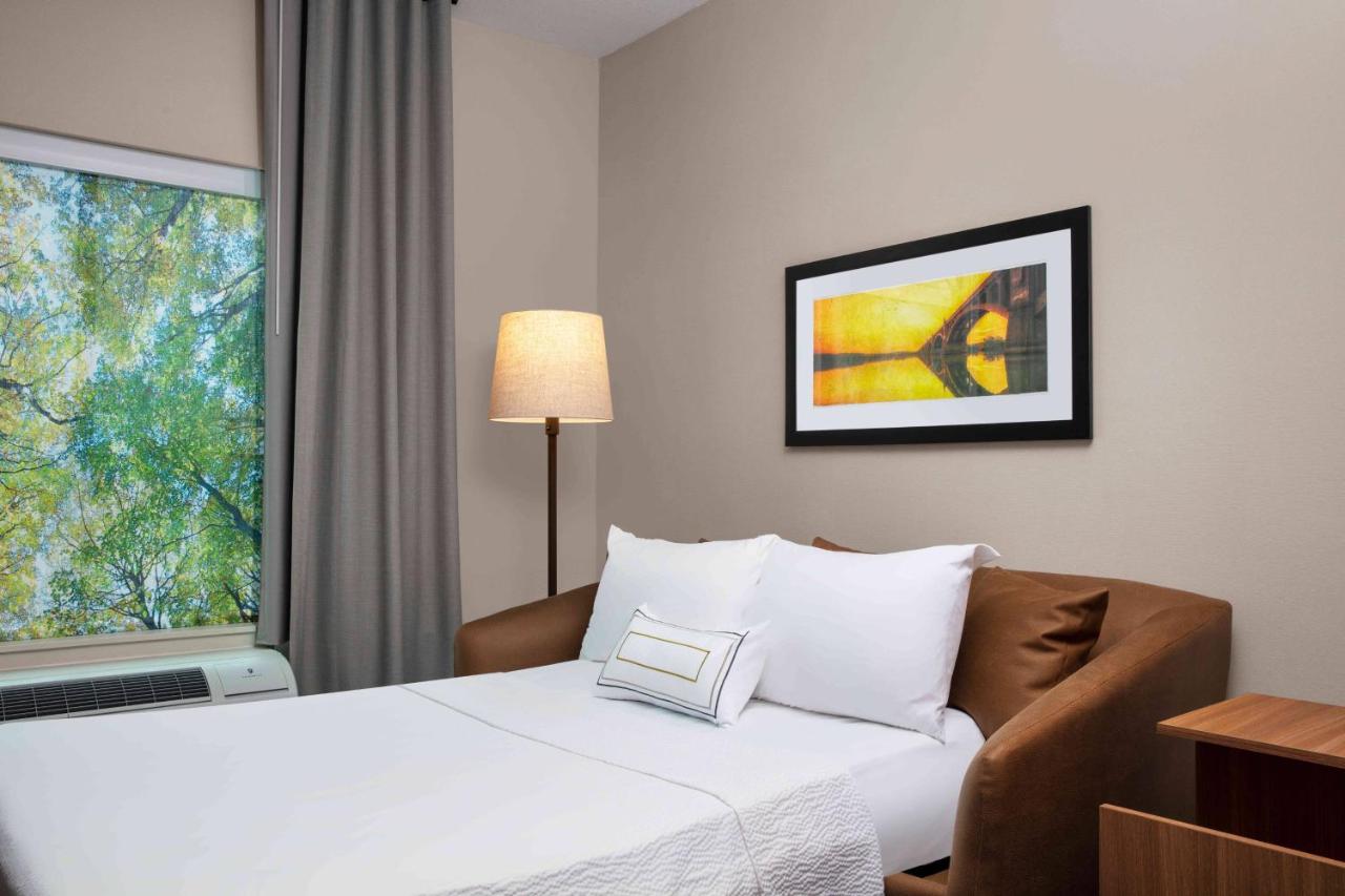 | Fairfield by Marriott Inn & Suites Lewisburg