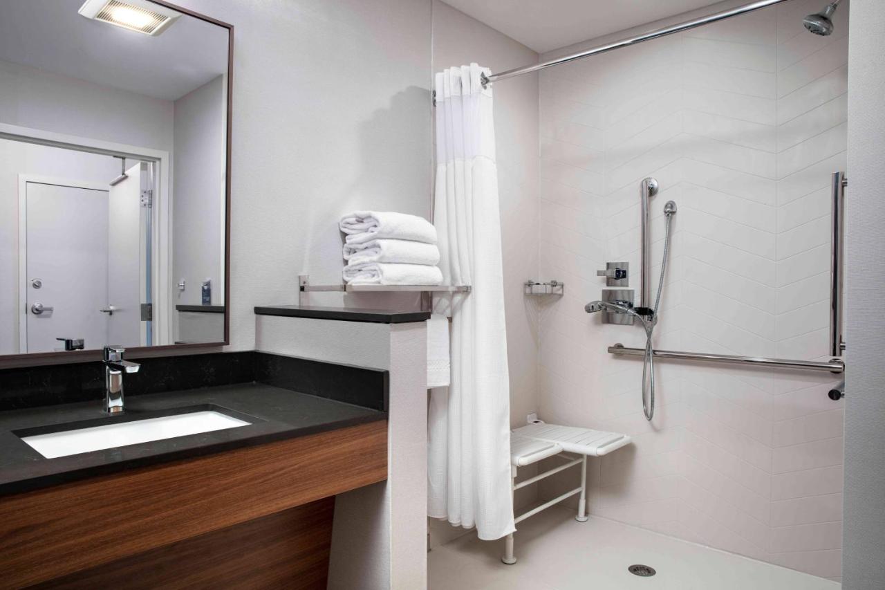 | Fairfield by Marriott Inn & Suites Lewisburg
