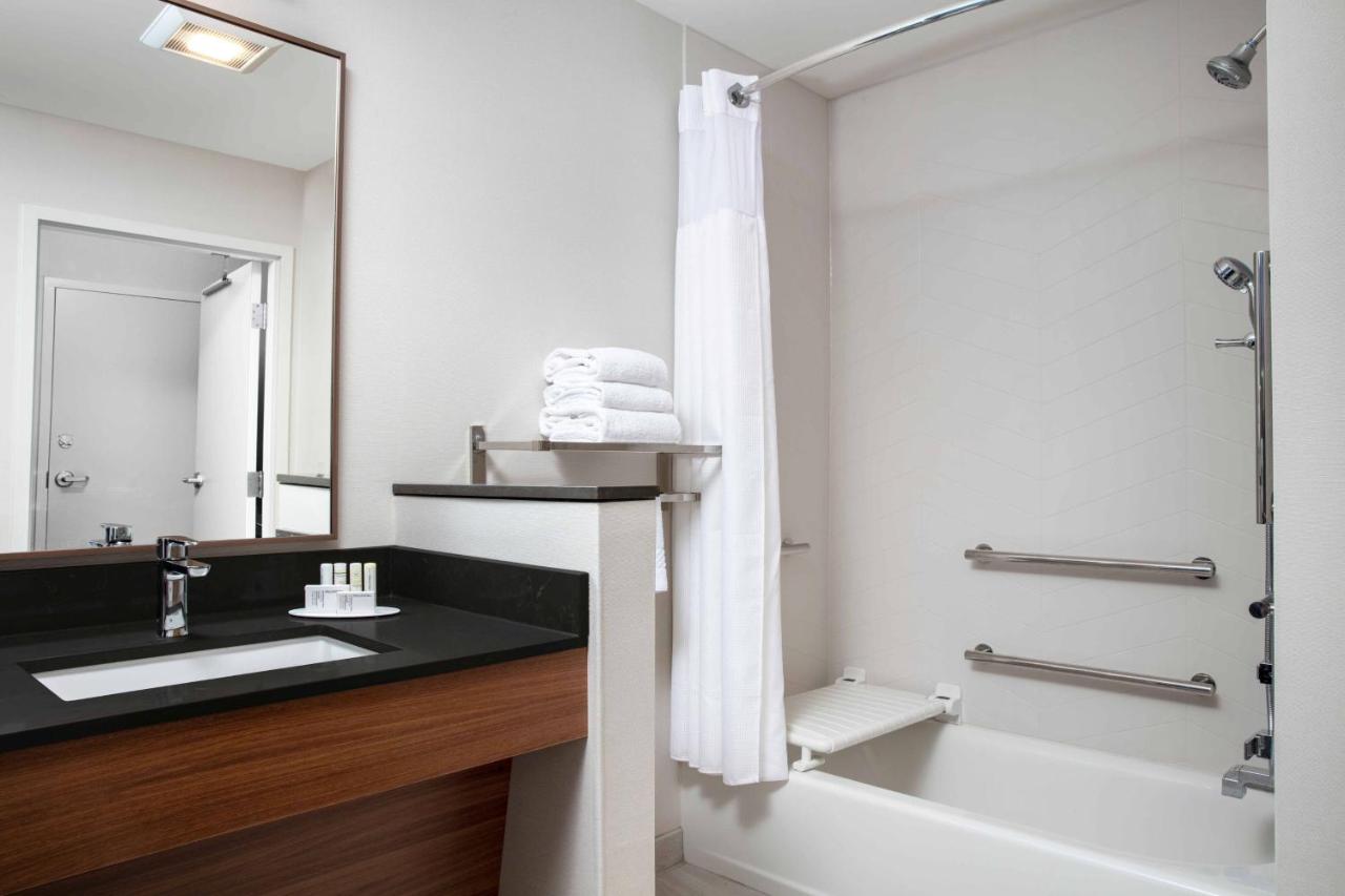 | Fairfield by Marriott Inn & Suites Lewisburg