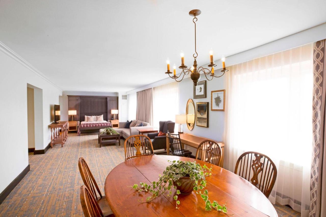 | Williamsburg Lodge, Autograph Collection