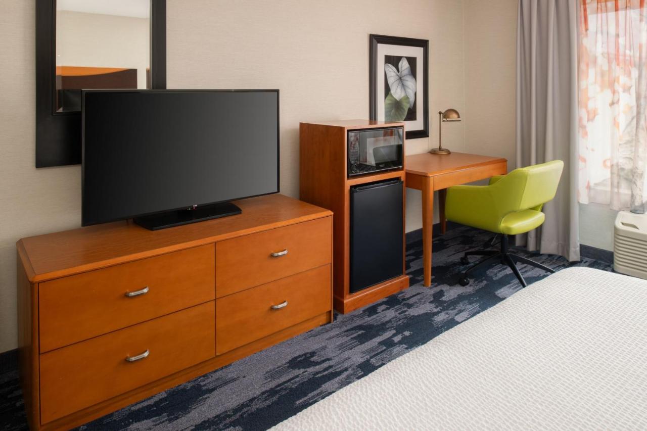King Room at Fairfield Inn & Suites by Marriott Portland Airport