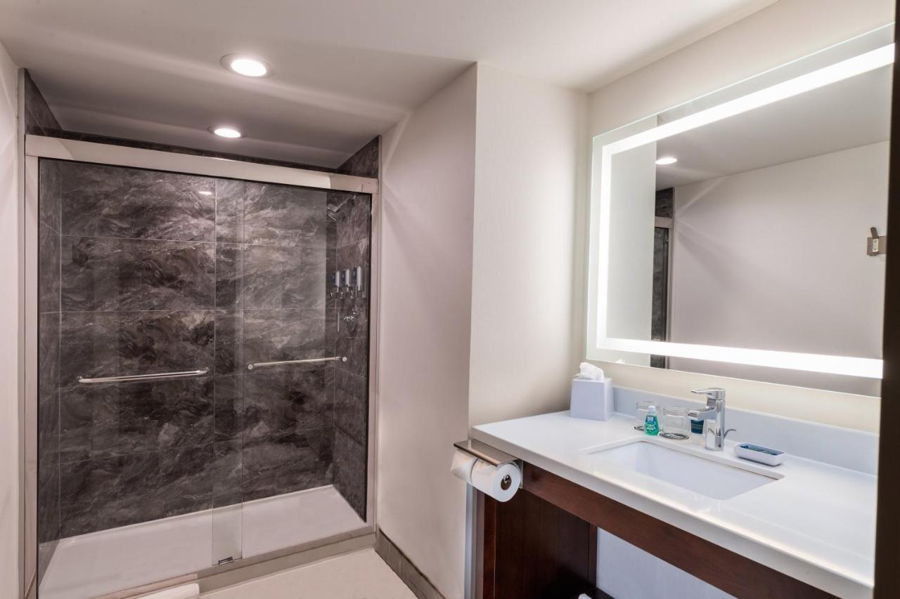 Deluxe Corner King Room at Four Points by Sheraton Atlanta Airport West