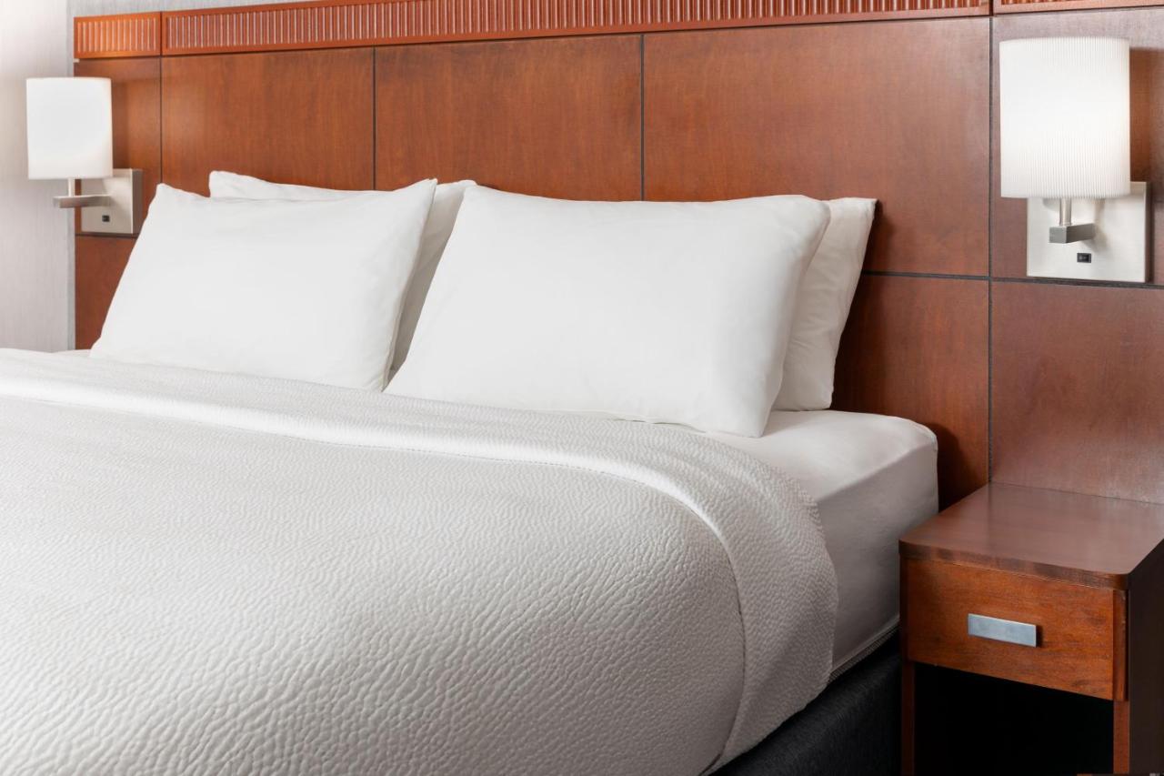 King Room with Sofa Bed at Courtyard by Marriott Ontario Rancho Cucamonga