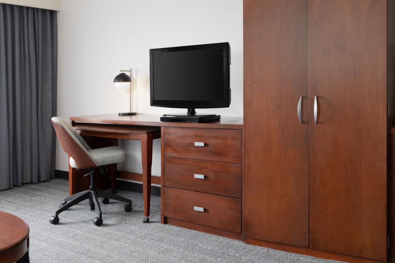 Larger Guest room, 1 King, Sofa bed at Courtyard by Marriott Ontario Rancho Cucamonga