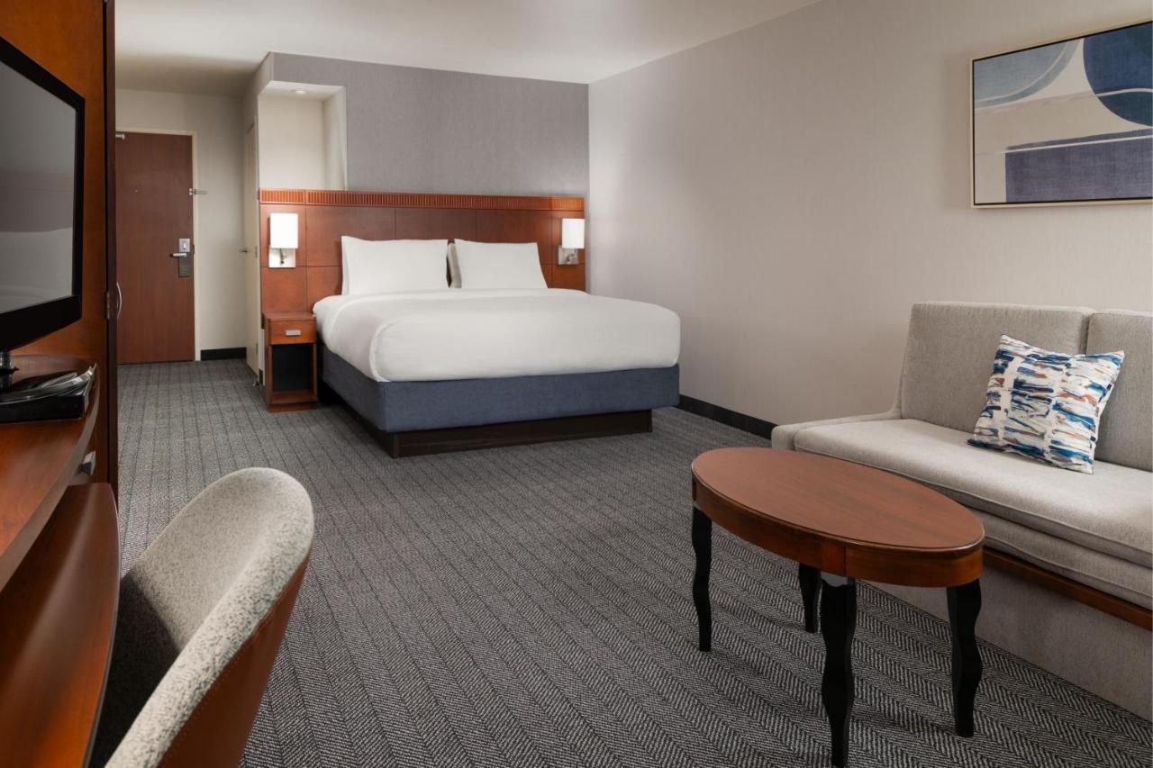 Larger Guest room, 1 King, Sofa bed at Courtyard by Marriott Ontario Rancho Cucamonga