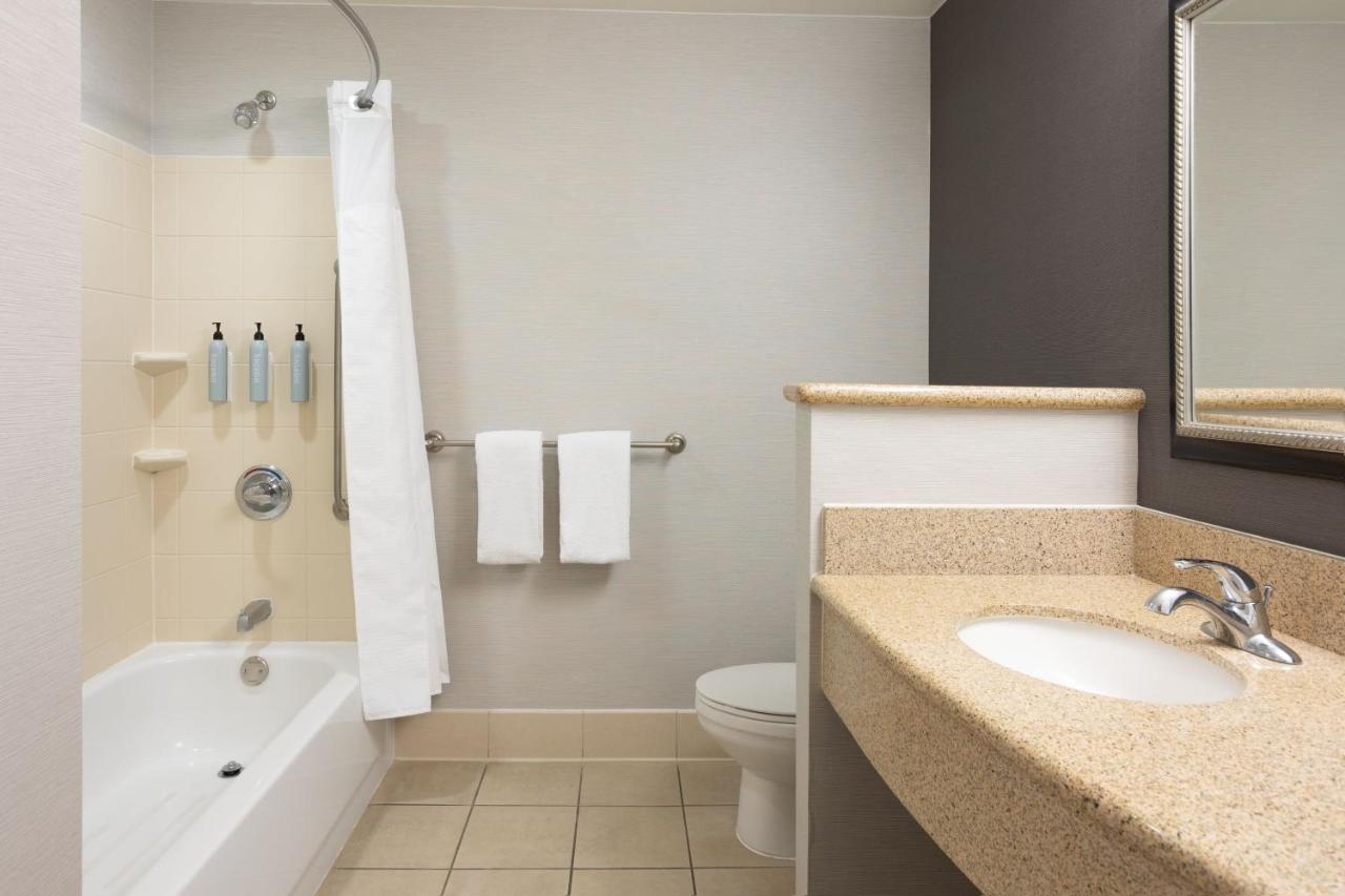 Queen Room with Two Queen Beds at Courtyard by Marriott Ontario Rancho Cucamonga