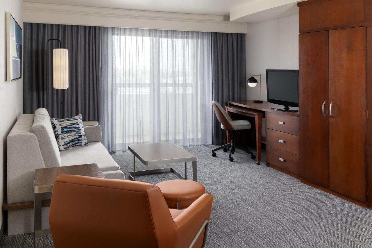 | Courtyard by Marriott Ontario Rancho Cucamonga