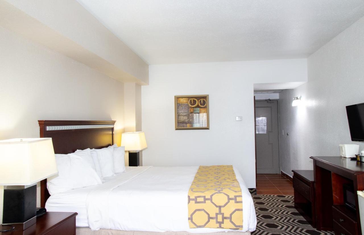 King Room - Non-Smoking at Baymont by Wyndham Delavan Near Lake Geneva