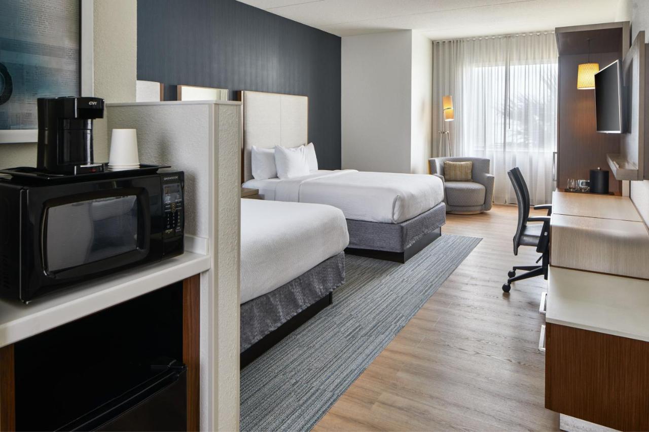 | Courtyard by Marriott St. Petersburg Clearwater/Madeira Beach