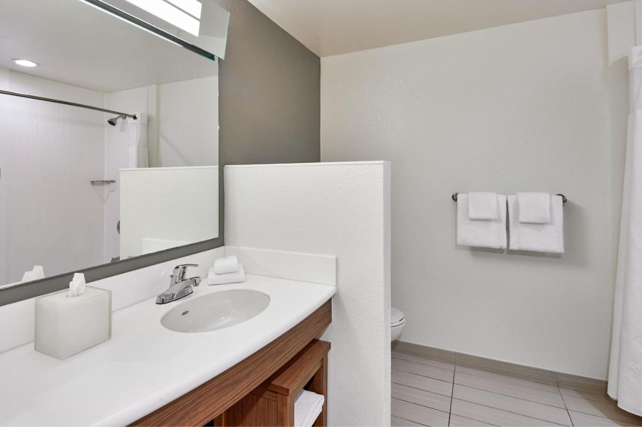 Queen Room with Two Queen Beds and Balcony at Courtyard St. Petersburg Clearwater/Madeira Beach