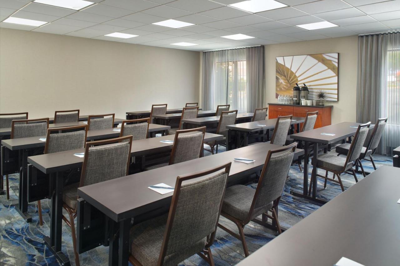 | Fairfield by Marriott Inn & Suites Asheville Outlets