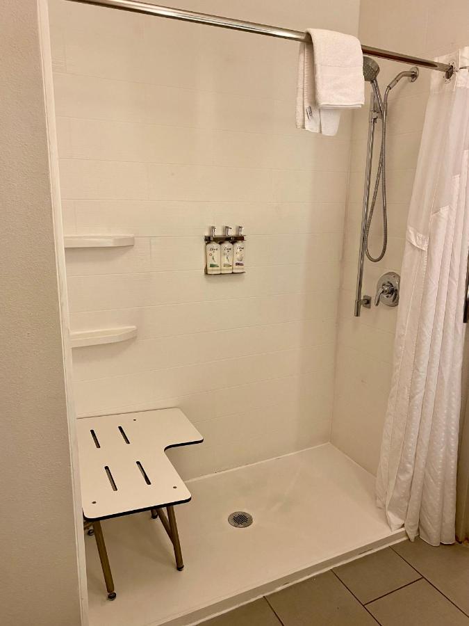 King Room - Mobility Access/Hearing Accessible at Holiday Inn Express Metropolis by IHG
