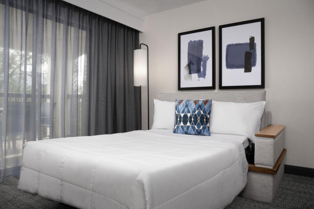 1 Bedroom Larger Suite, 1 King, Corner room, Balcony at Courtyard by Marriott Orlando East/UCF Area