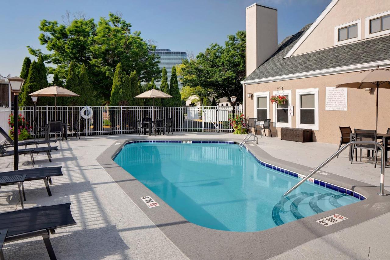 | Residence Inn Louisville East