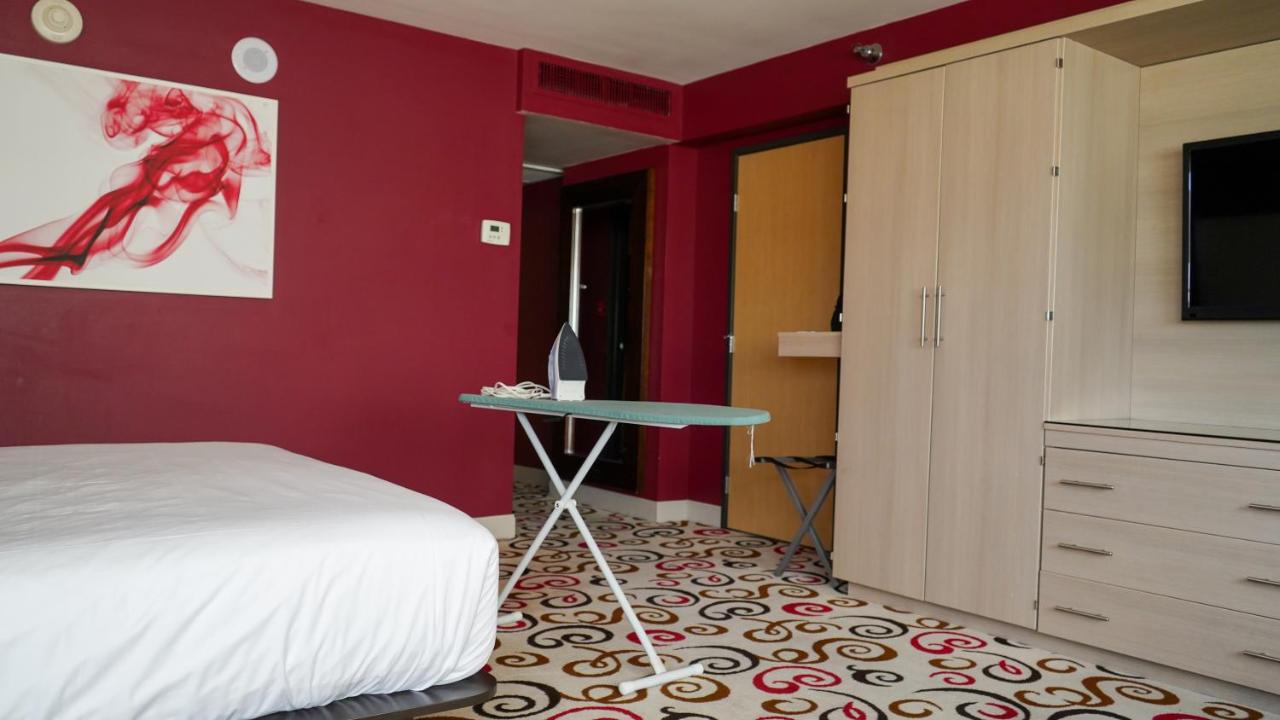 | Downtown Grand Hotel & Casino