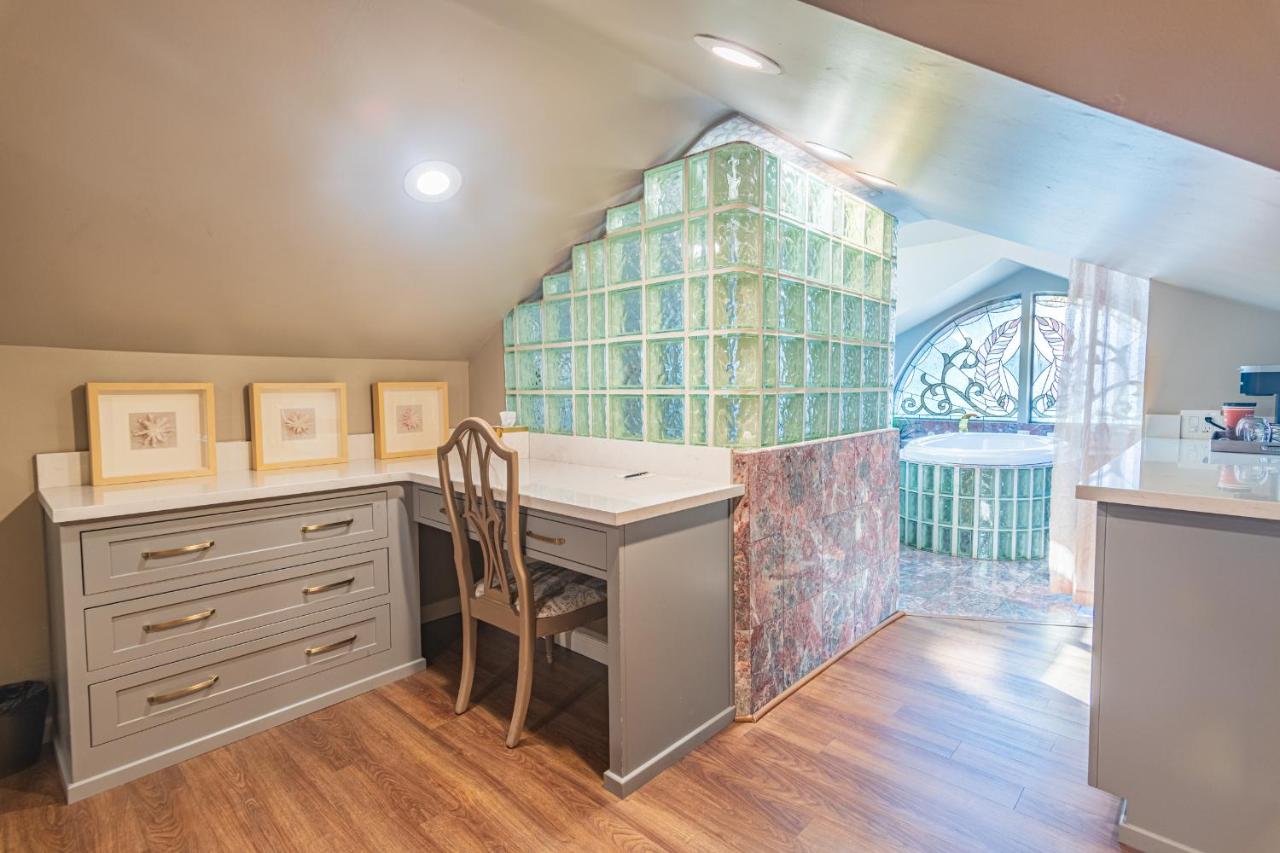 | Inn at Parkside