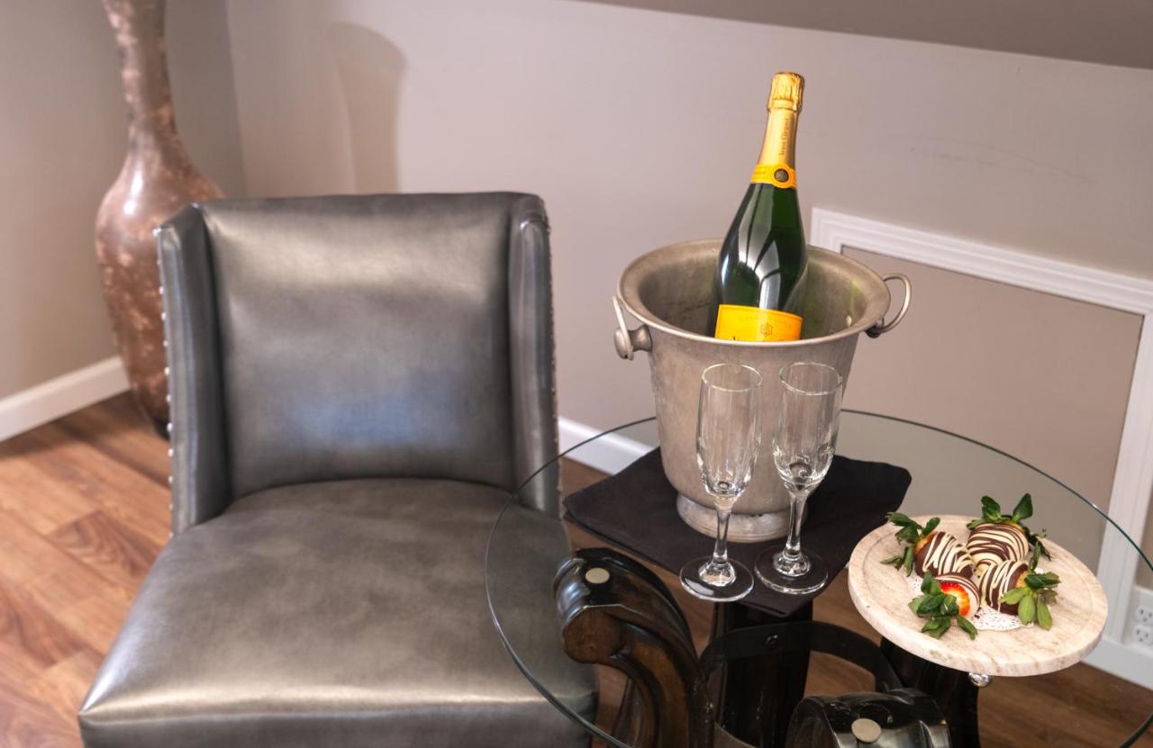 Happiness Deluxe Couples Spa Room at Inn at Parkside