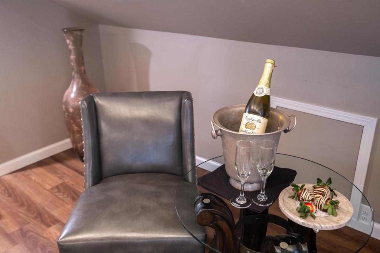 Happiness Deluxe Couples Spa Room at Inn at Parkside