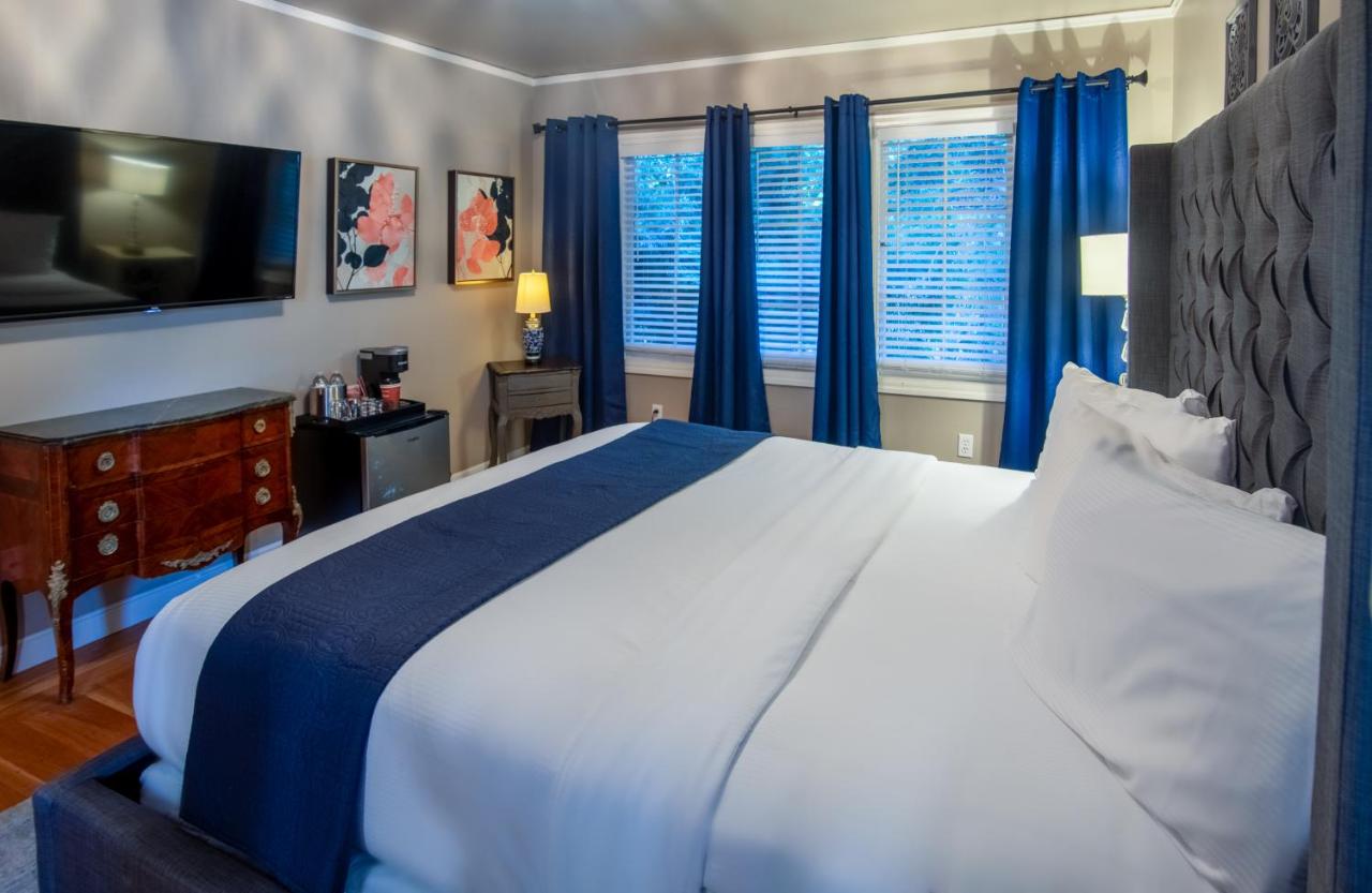 Tranquility Mansion Deluxe Room at Inn at Parkside