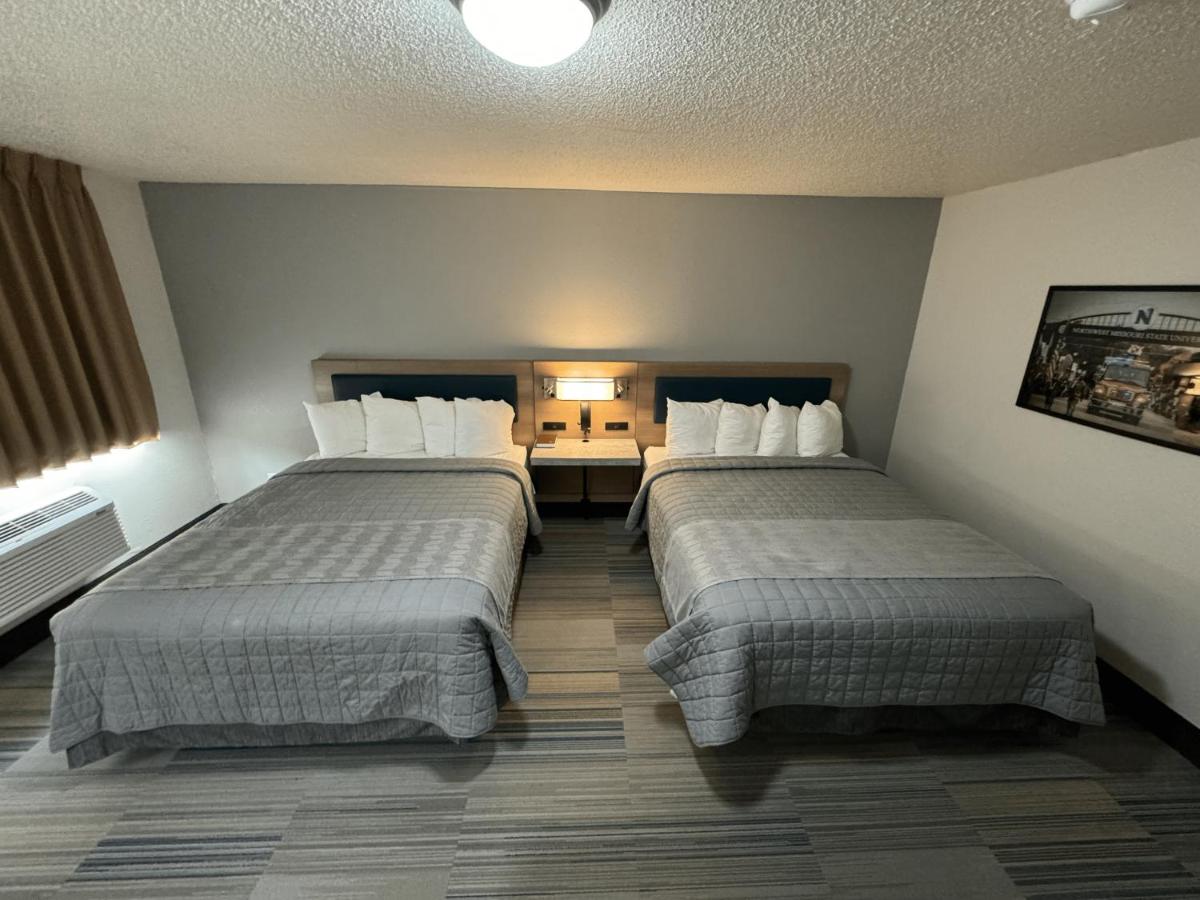 Standard Queen Room at Park Inn by Radisson Maryville