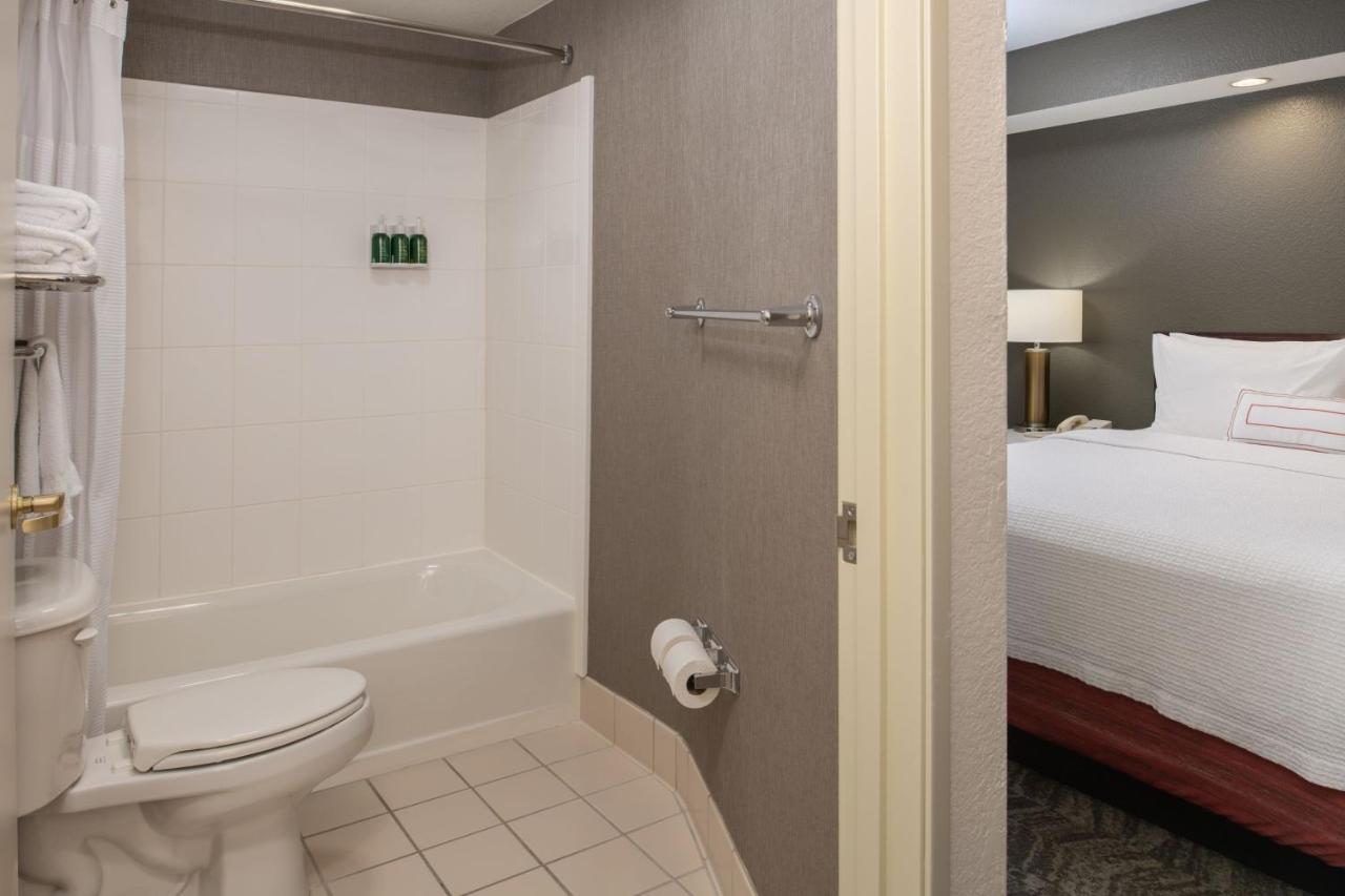 Queen Studio with Sofa Bed at SpringHill Suites by Marriott Portland Airport