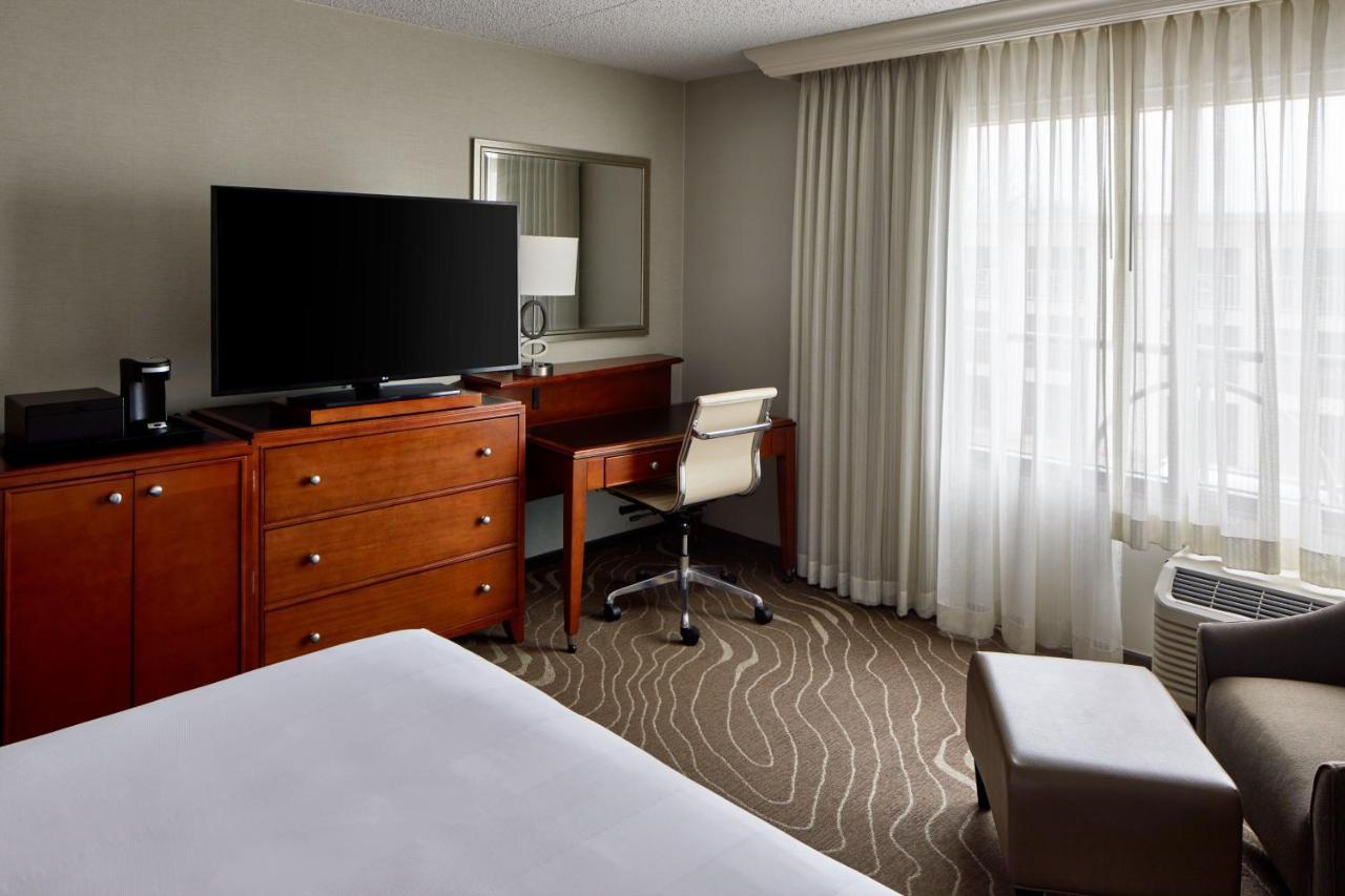 King Room at Detroit Metro Airport Marriott